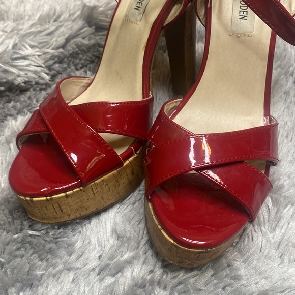 Steve Madden Roxann Red Cork Heel Platform Sandals Size 8.5 Excellent Condition - Picture 7 of 10
